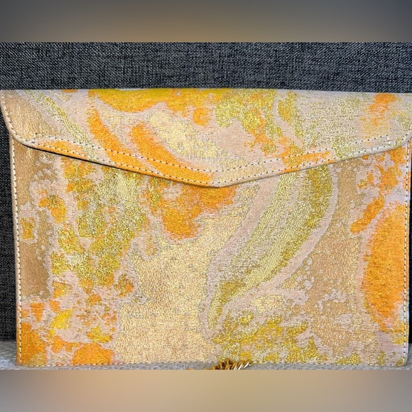 ⭐️ RARE Hayward "Bobby” Jacquard Clutch in light pink ⭐️ Hard to find print - Picture 5 of 15